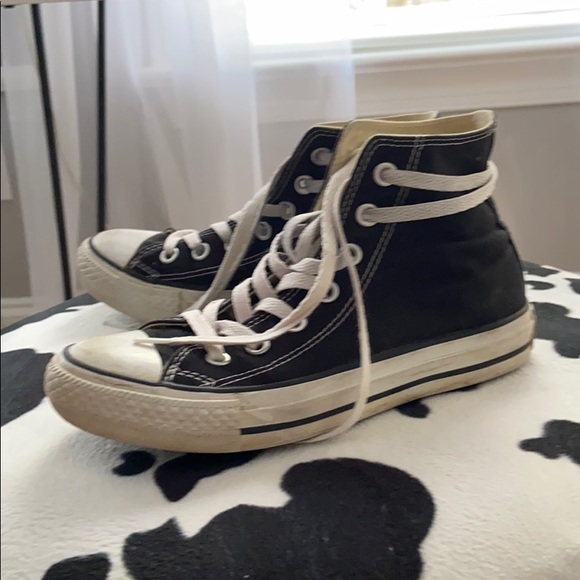 Converse Shoes - Black high top converse